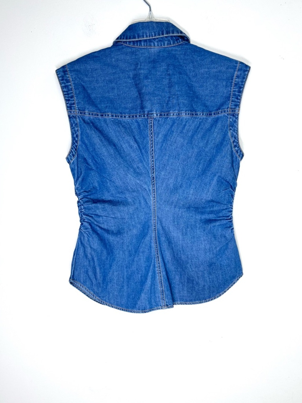 EUC Veronica Beard Sleeveless Denim Button-Down Shirt in Blue - Picture 4 of 8